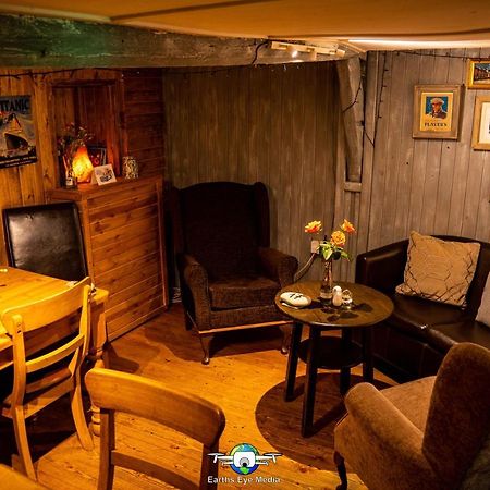 לאנדוברי The Bear Inn מראה חיצוני תמונה
