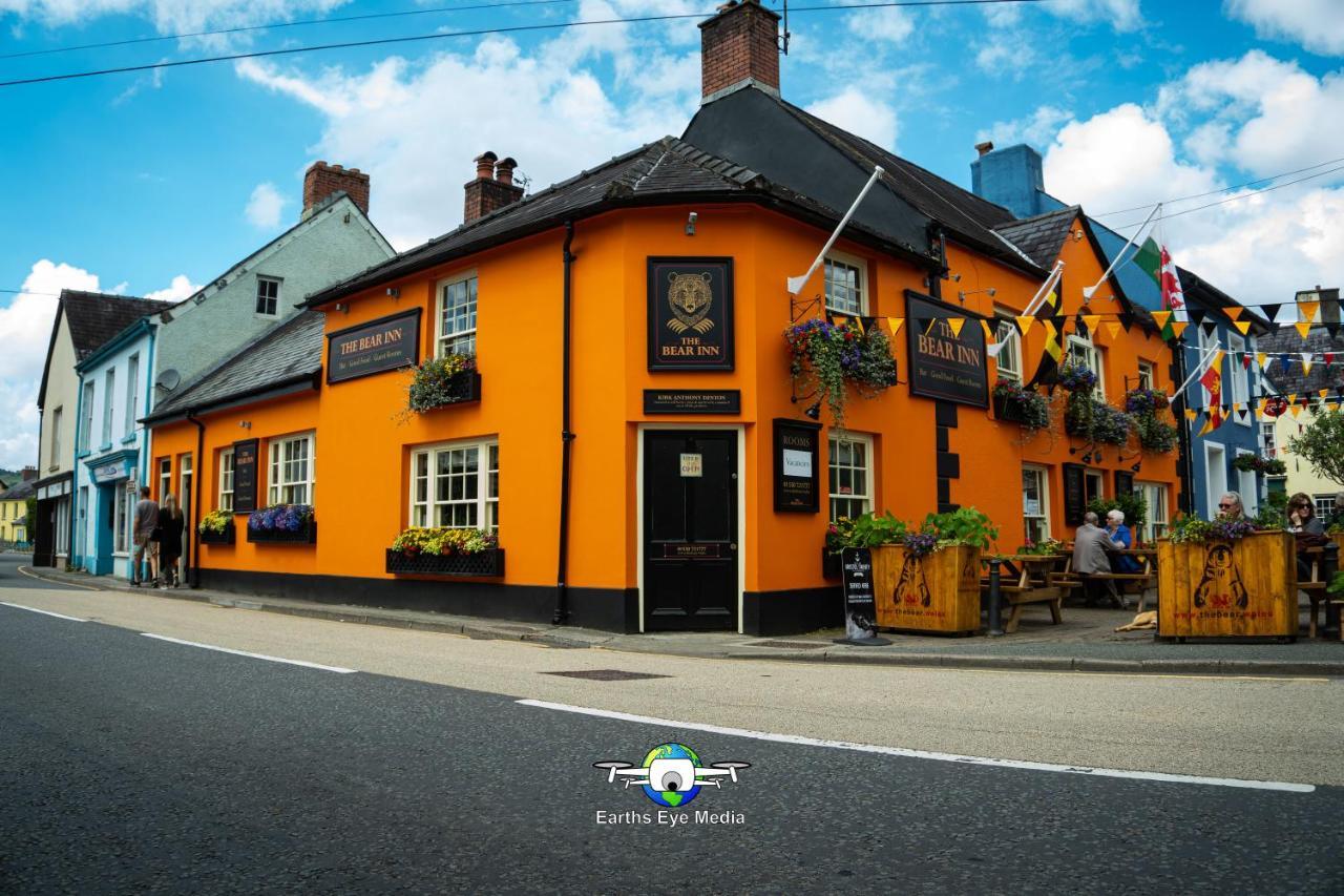 לאנדוברי The Bear Inn מראה חיצוני תמונה