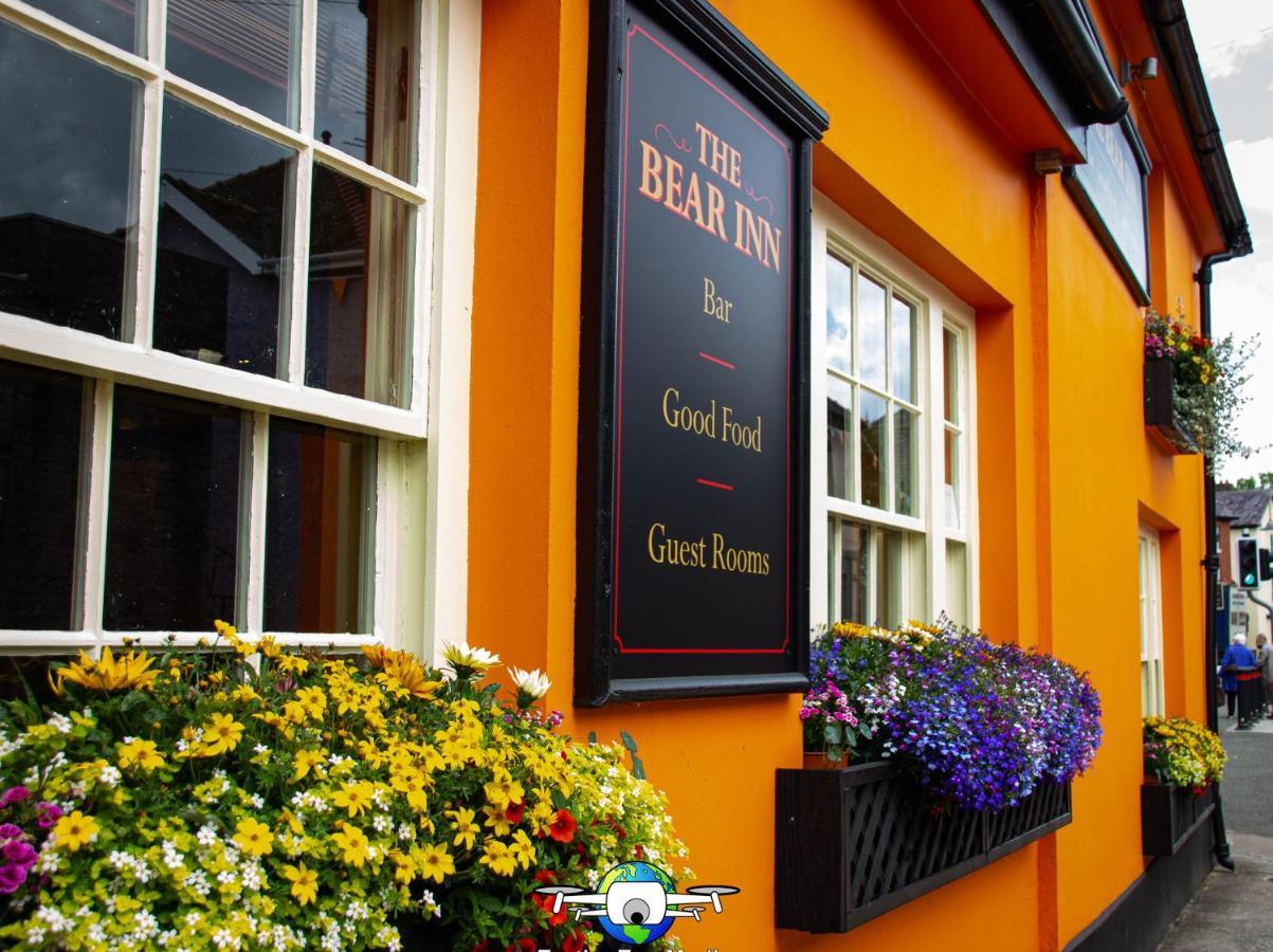 לאנדוברי The Bear Inn מראה חיצוני תמונה