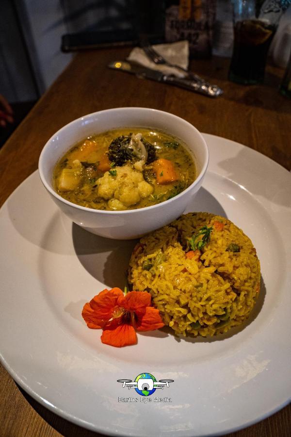 לאנדוברי The Bear Inn מראה חיצוני תמונה