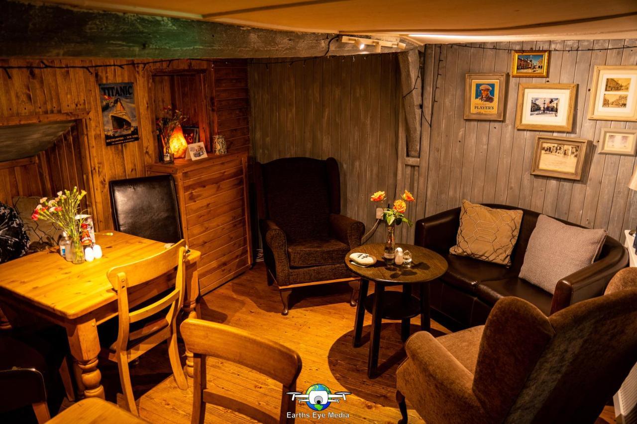 לאנדוברי The Bear Inn מראה חיצוני תמונה