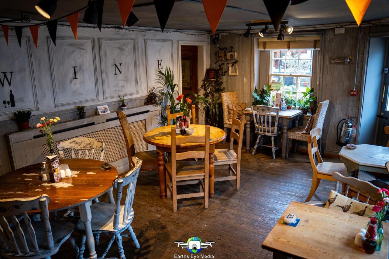 לאנדוברי The Bear Inn מראה חיצוני תמונה